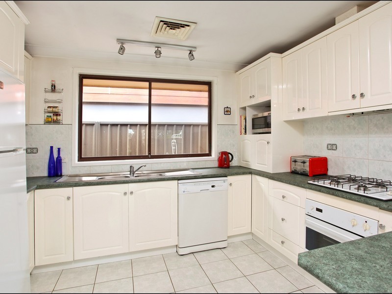 14 Tallwood Place, St Clair NSW 2759