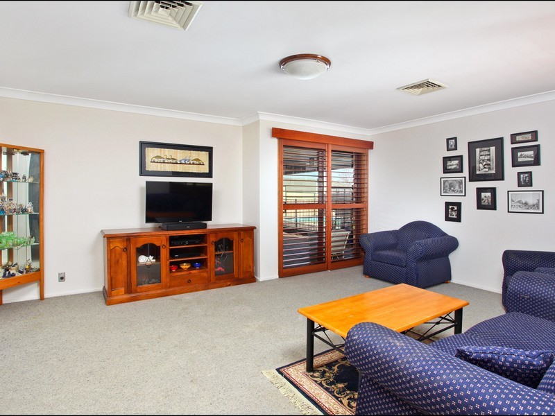 14 Tallwood Place, St Clair NSW 2759
