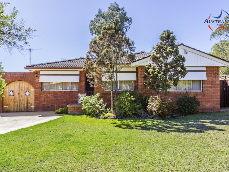 4 Mortimer Lewis Grove, St Clair NSW 2759