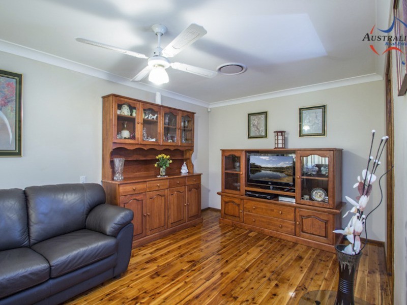4 Mortimer Lewis Grove, St Clair NSW 2759