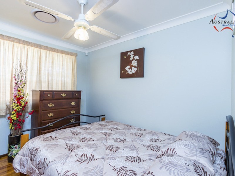 4 Mortimer Lewis Grove, St Clair NSW 2759