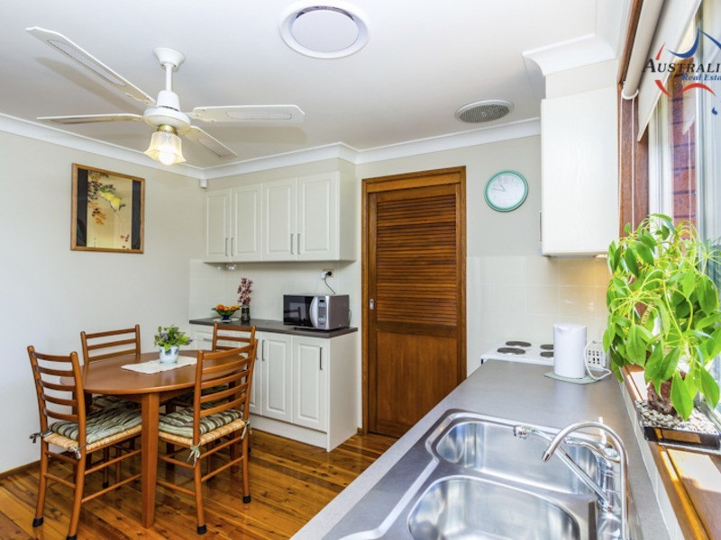 4 Mortimer Lewis Grove, St Clair NSW 2759