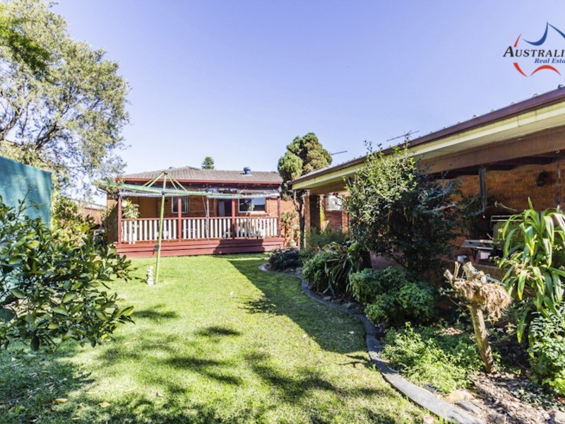 4 Mortimer Lewis Grove, St Clair NSW 2759