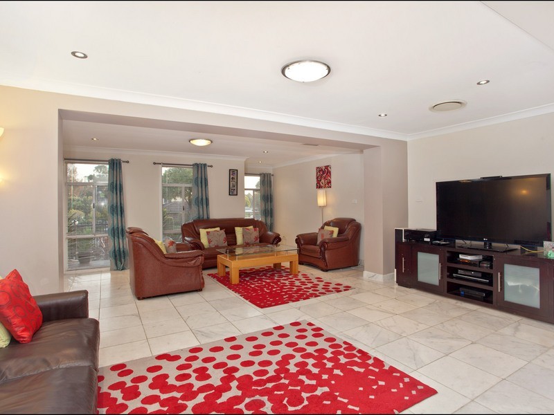 13 St Clair Avenue, St Clair NSW 2759