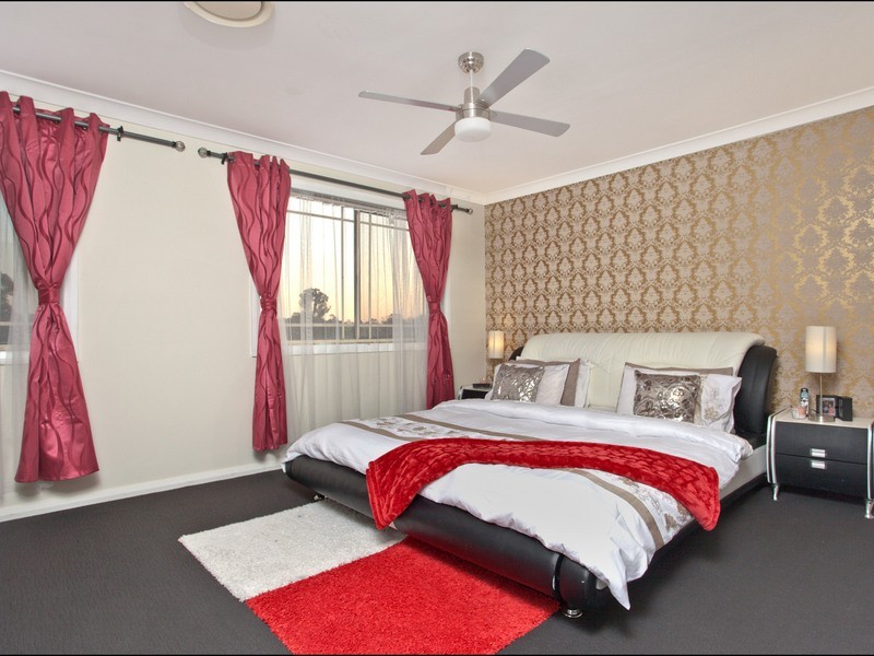 13 St Clair Avenue, St Clair NSW 2759