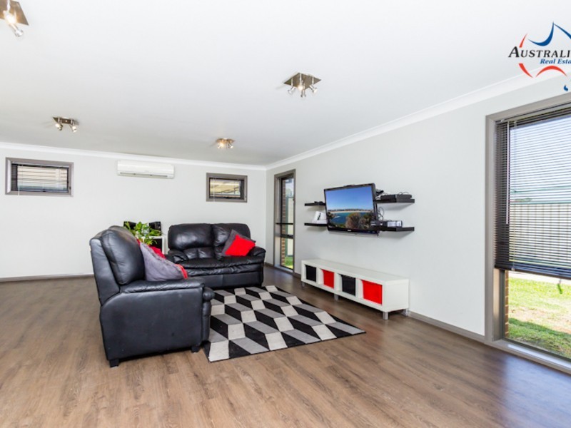 50 Solander Drive, St Clair NSW 2759