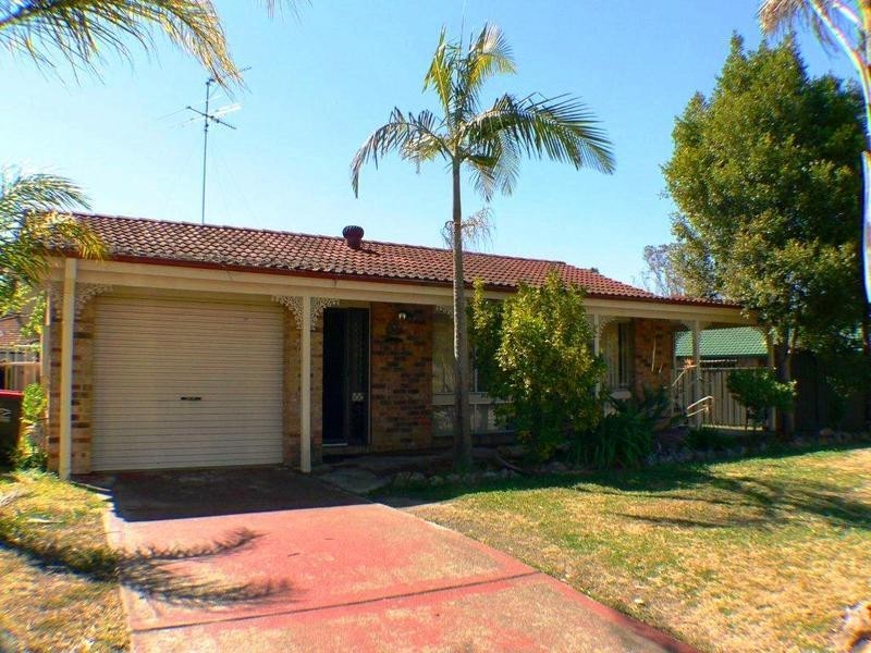 152  Explorers Way, St Clair NSW 2759