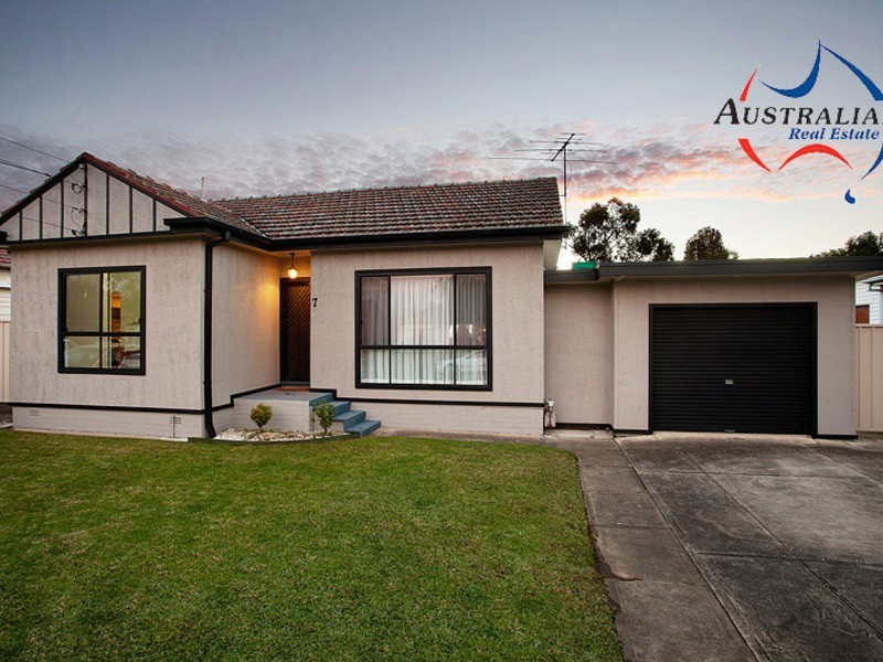 7 Constance Ave, Oxley Park NSW 2760