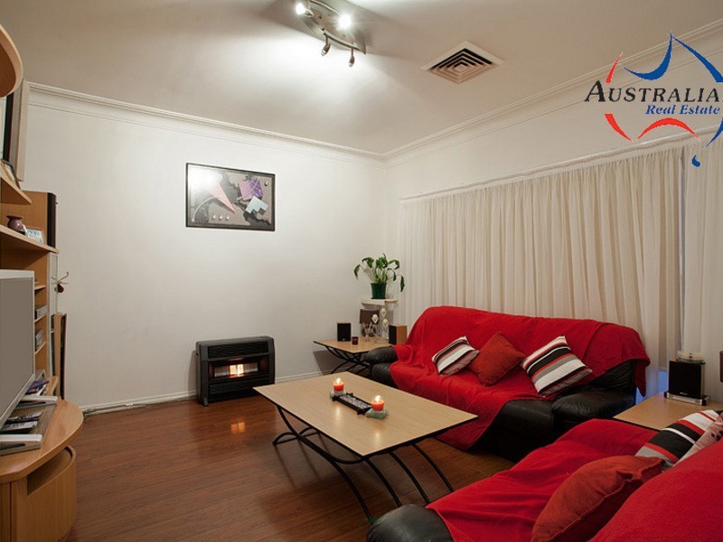 7 Constance Ave, Oxley Park NSW 2760