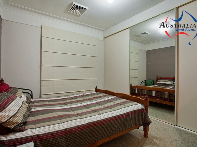 7 Constance Ave, Oxley Park NSW 2760