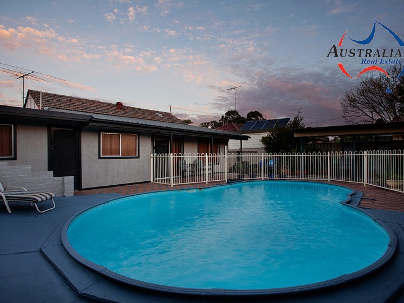 7 Constance Ave, Oxley Park NSW 2760