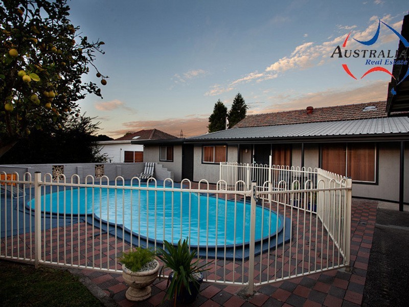 7 Constance Ave, Oxley Park NSW 2760