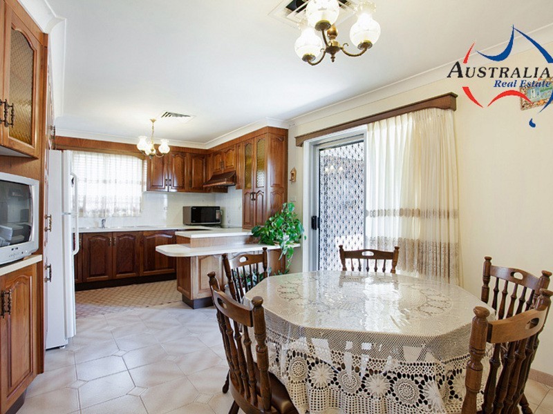 5 Rebecca St, Colyton NSW 2760