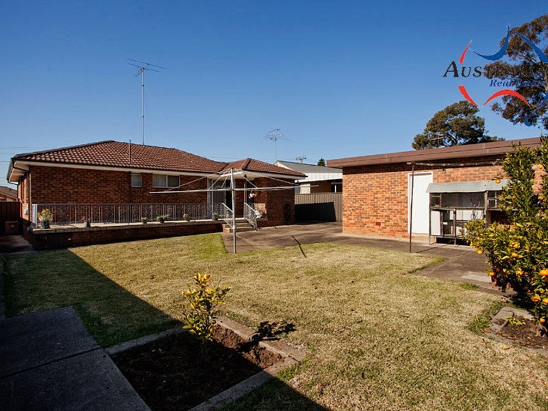 5 Rebecca St, Colyton NSW 2760