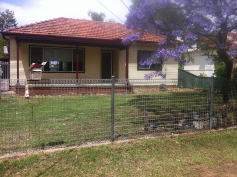 8  Braddon St, Oxley Park NSW 2760