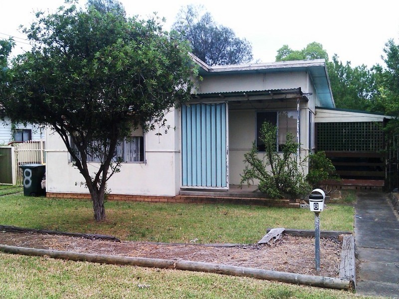 8 Blenheim Ave, Rooty Hill NSW 2766