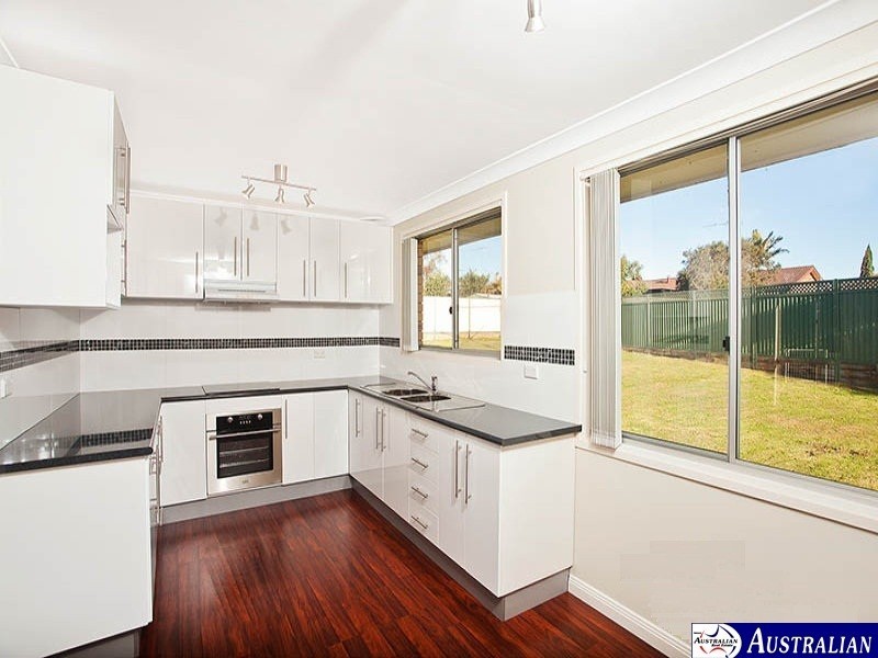 7 Newtimber Cct, St Clair NSW 2759