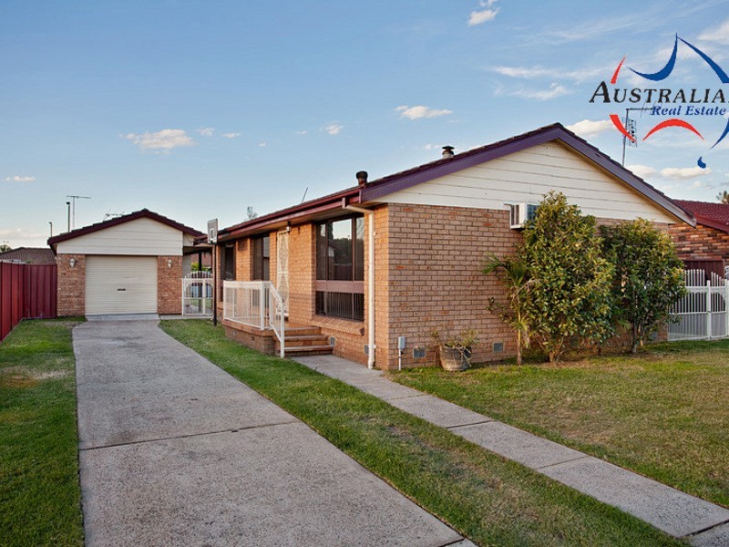 3 Macina Pl, St Clair NSW 2759