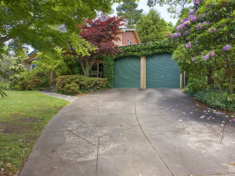 2 Yanko Avenue, Wentworth Falls NSW 2782