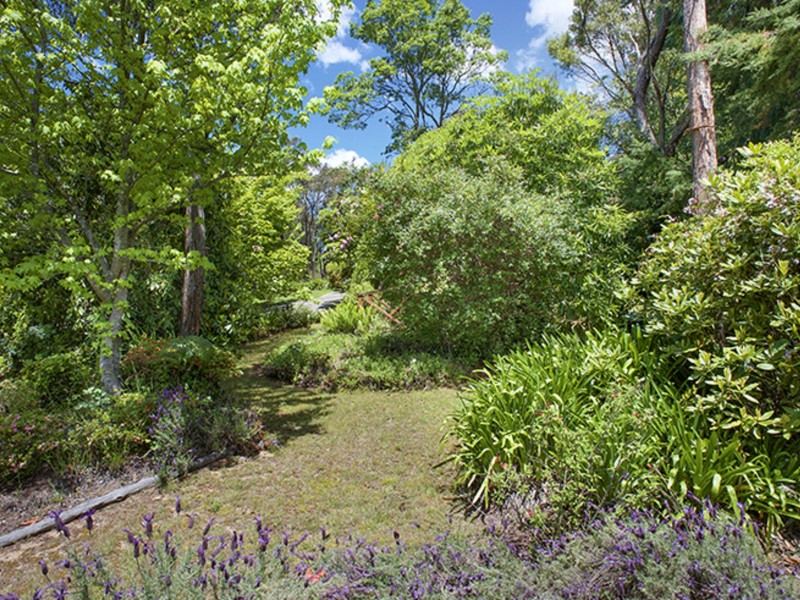 2 Yanko Avenue, Wentworth Falls NSW 2782