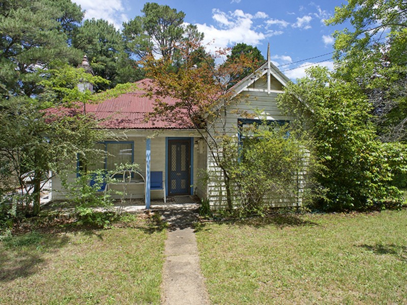 24 Nelson Avenue, Wentworth Falls NSW 2782