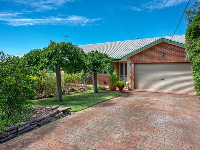 27 Queen Elizabeth Drive, Wentworth Falls NSW 2782