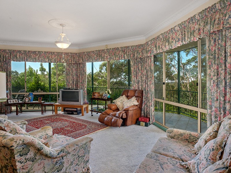 27 Queen Elizabeth Drive, Wentworth Falls NSW 2782