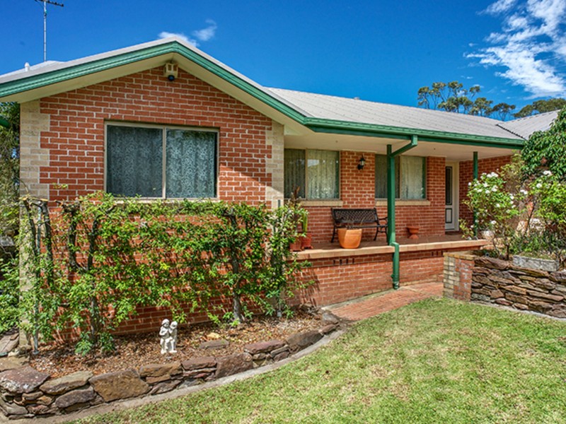 27 Queen Elizabeth Drive, Wentworth Falls NSW 2782