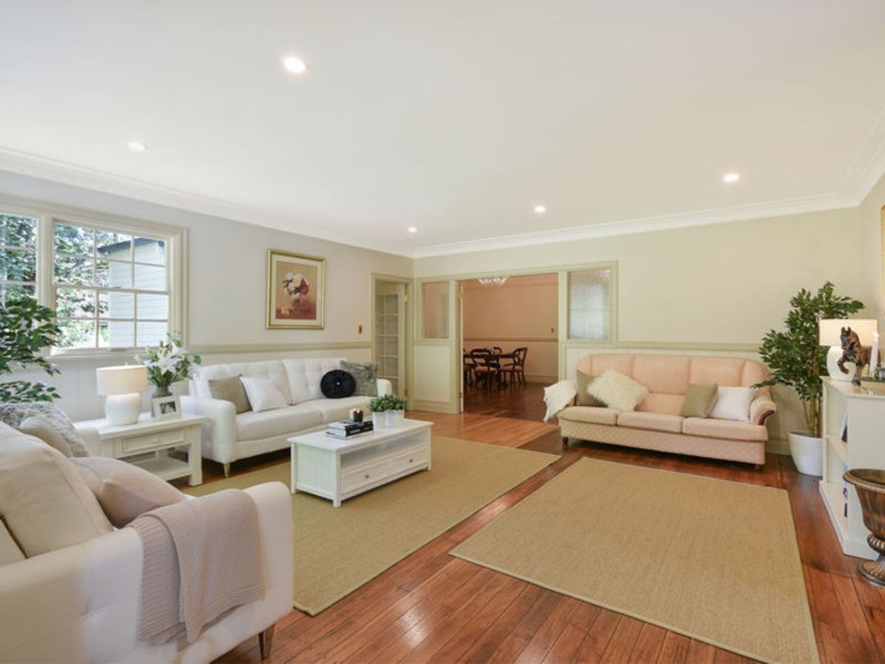 15 Daintrey Street, Wentworth Falls NSW 2782