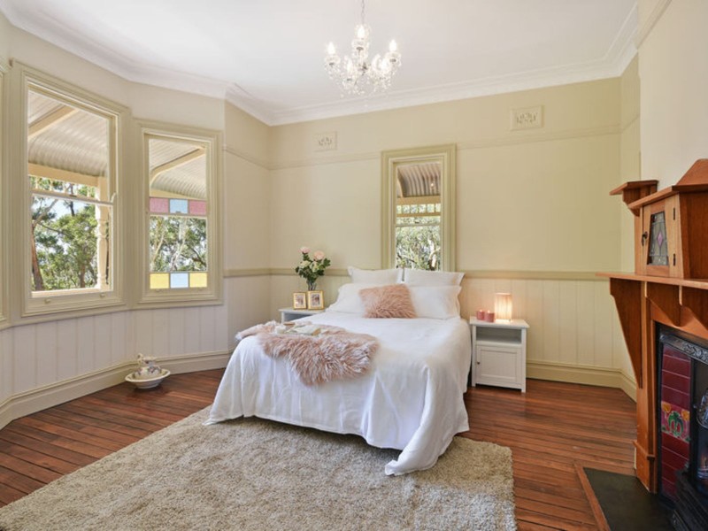 15 Daintrey Street, Wentworth Falls NSW 2782