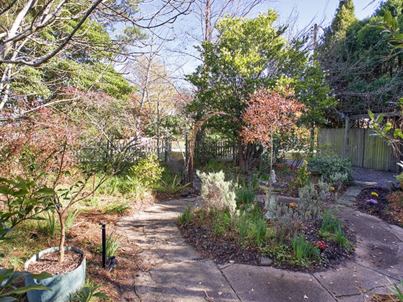 32 Pritchard Street, Wentworth Falls NSW 2782 Richardson & Wrench