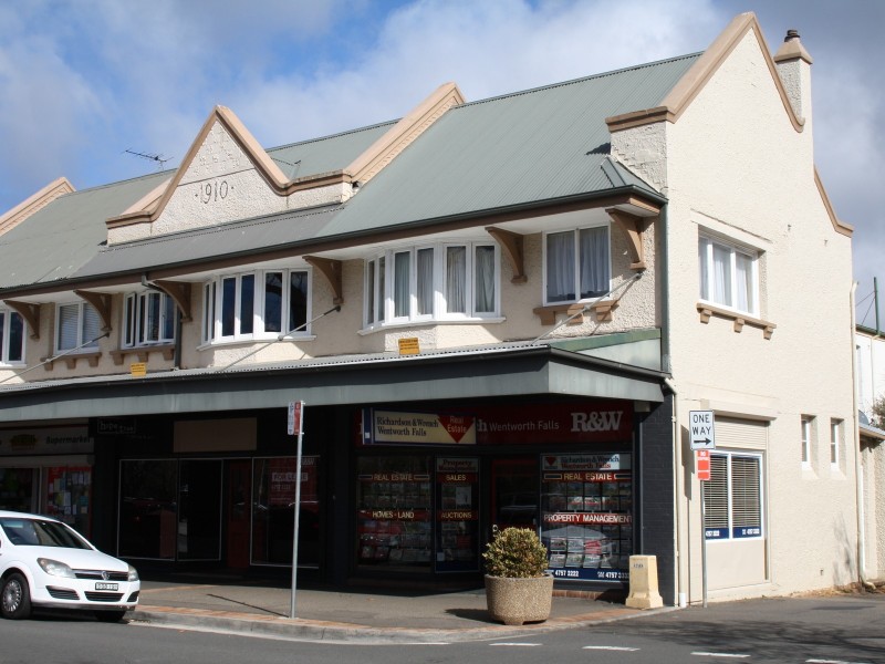 11 Station Street, Wentworth Falls NSW 2782