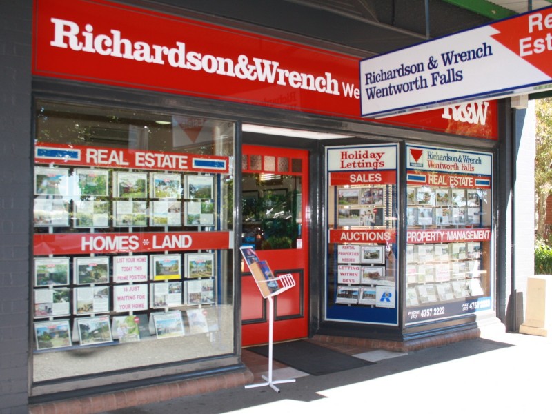 11 Station Street, Wentworth Falls NSW 2782