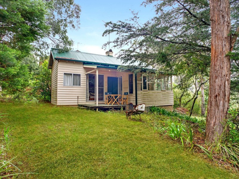 9 Allen Crescent, Wentworth Falls NSW 2782