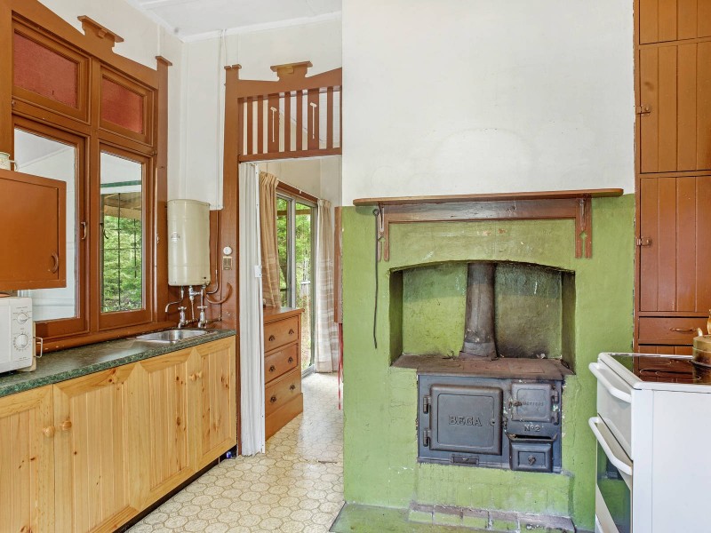 9 Allen Crescent, Wentworth Falls NSW 2782