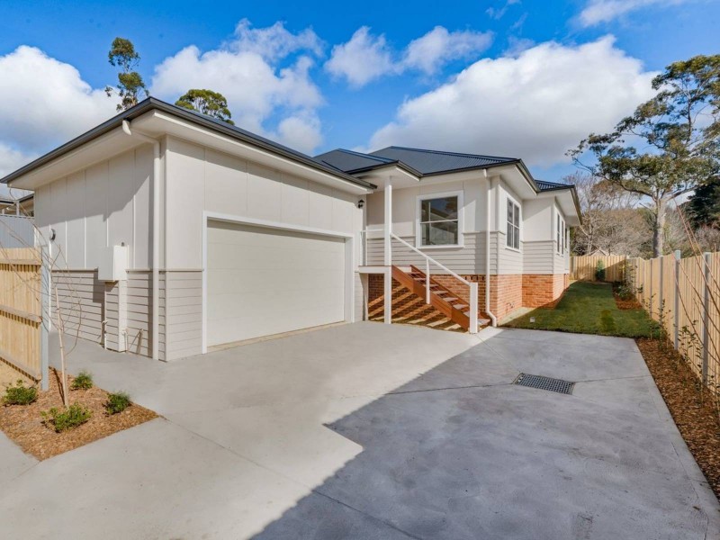 39 & 39A Cascade Street, Wentworth Falls NSW 2782