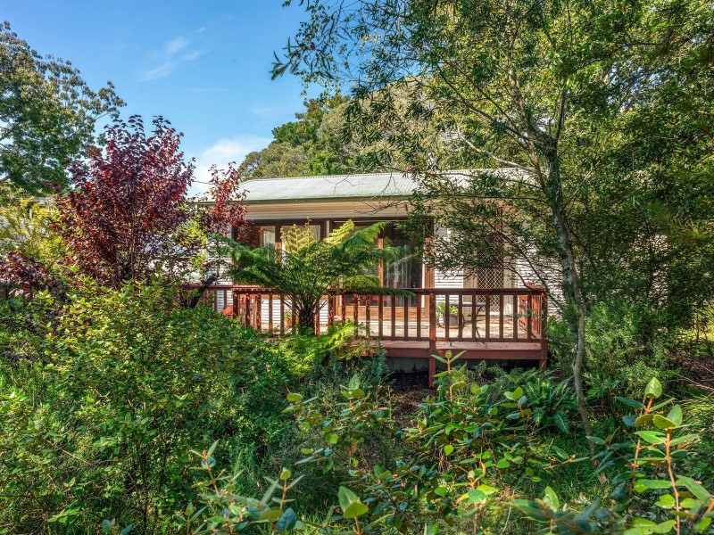 27 Toulon Avenue, Wentworth Falls NSW 2782