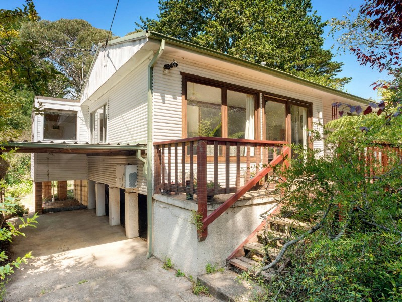27 Toulon Avenue, Wentworth Falls NSW 2782