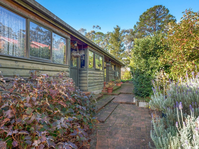 18 Rawson Parade, Leura NSW 2780