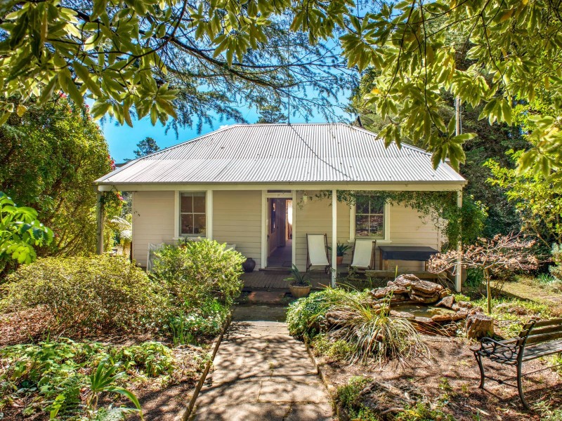 9-11 Walmer Crescent, Wentworth Falls NSW 2782