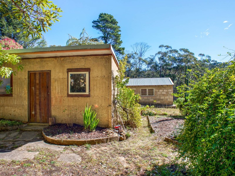 9-11 Walmer Crescent, Wentworth Falls NSW 2782