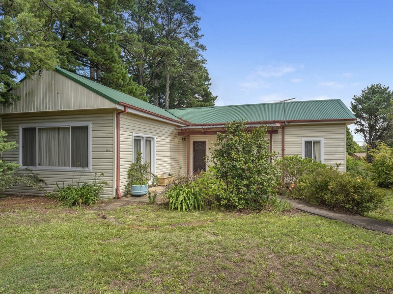 129 Tableland Road, Wentworth Falls NSW 2782