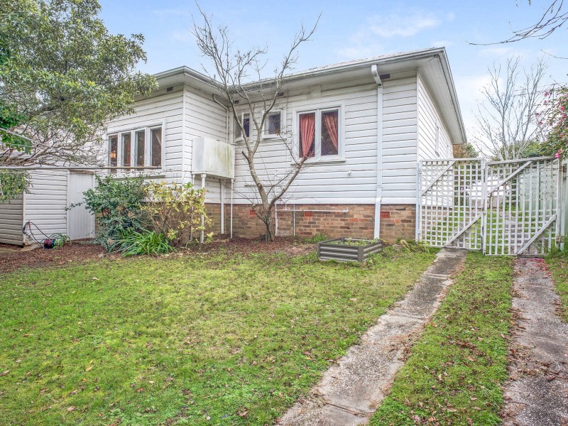 84 Blaxland Road, Wentworth Falls NSW 2782