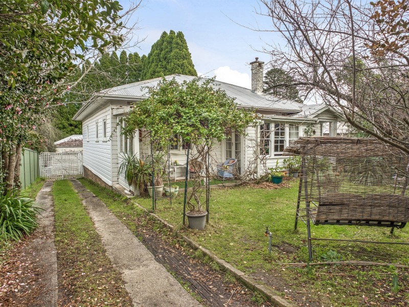 84 Blaxland Road, Wentworth Falls NSW 2782