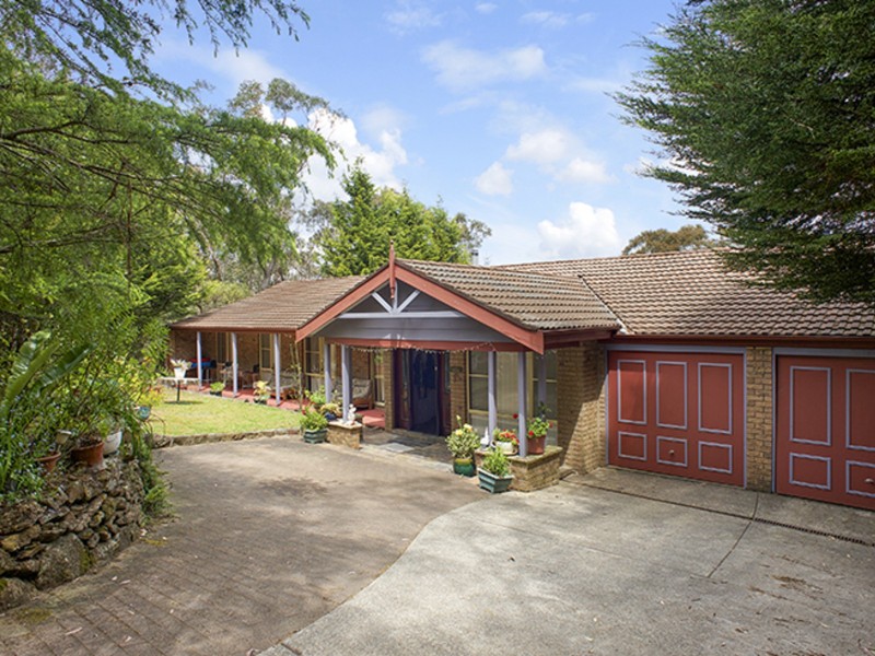 77 Bate Street, Wentworth Falls NSW 2782