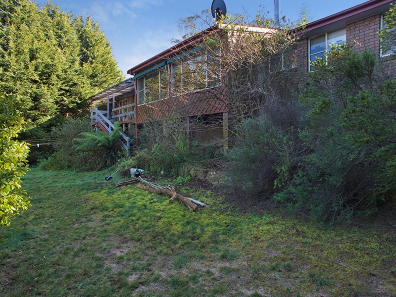 77 Bate Street, Wentworth Falls NSW 2782