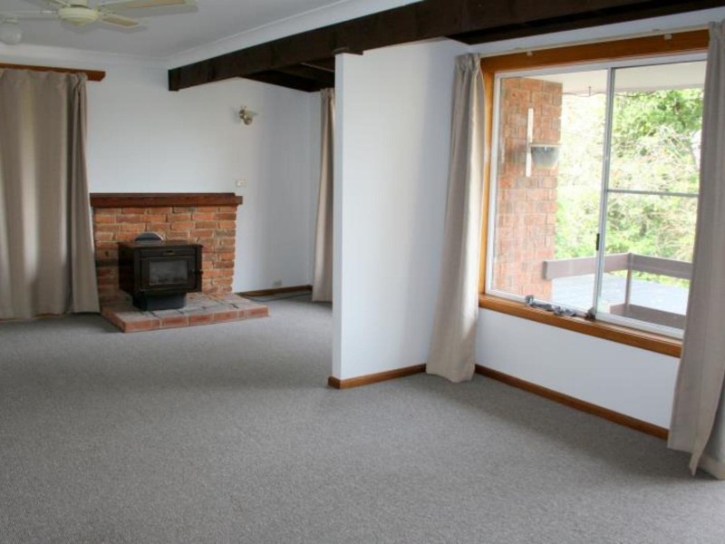 30 Flora Street, Wentworth Falls NSW 2782