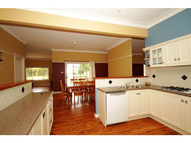 24 William St, Bundanoon NSW 2578