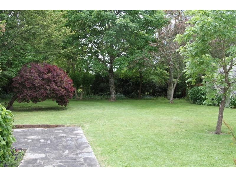 5 Barnett Ave, Bundanoon NSW 2578