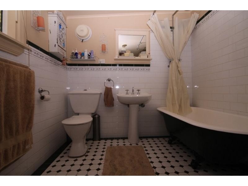 33 Railway Ave, Bundanoon NSW 2578